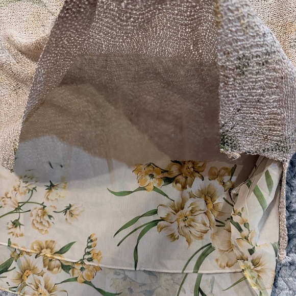 Sioni Flower Lightweight Layered Sweater size medium - Picture 8 of 13